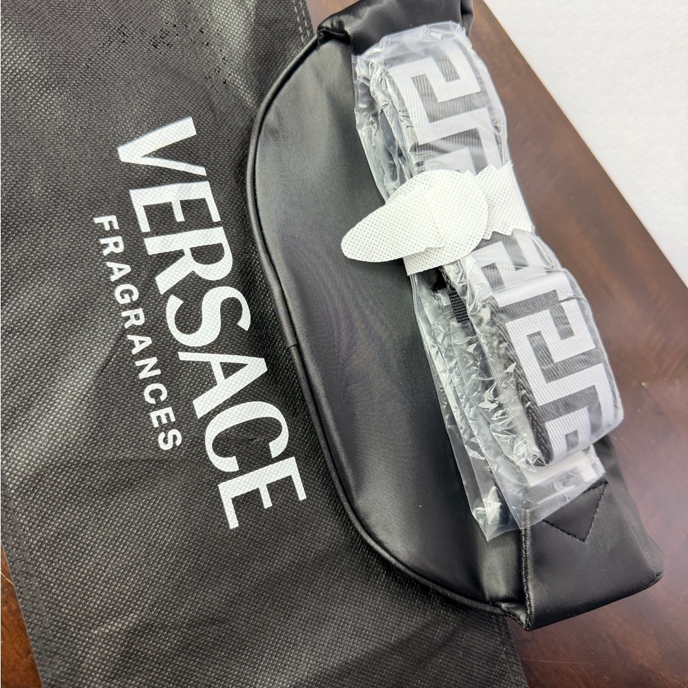 Versace Fragrances Men’s Toiletry Pouch Black - Picture 2 of 3